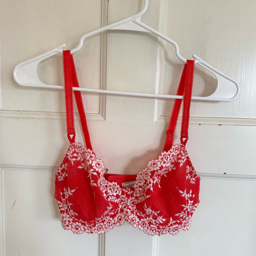 Wacoal Embrace Lace‎ bra size 32D